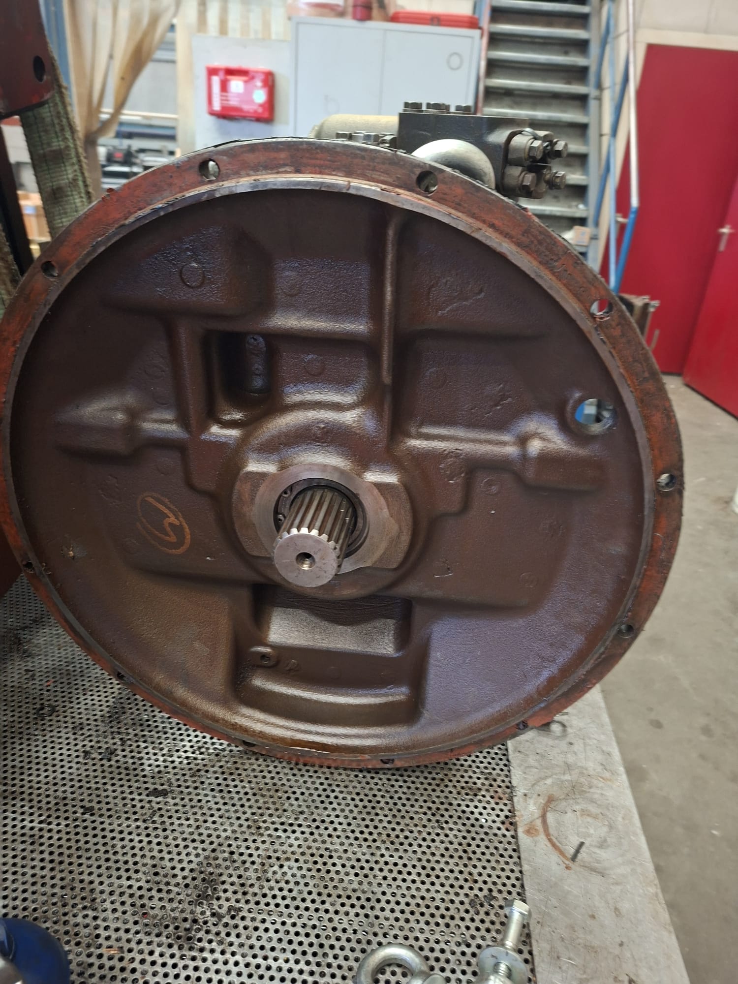 Brown hydraulic pump with gear